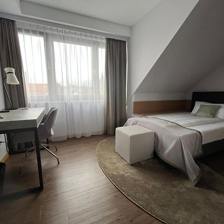 Hotel Am Markt วิปปาเฟิร์ท ภายนอก รูปภาพ