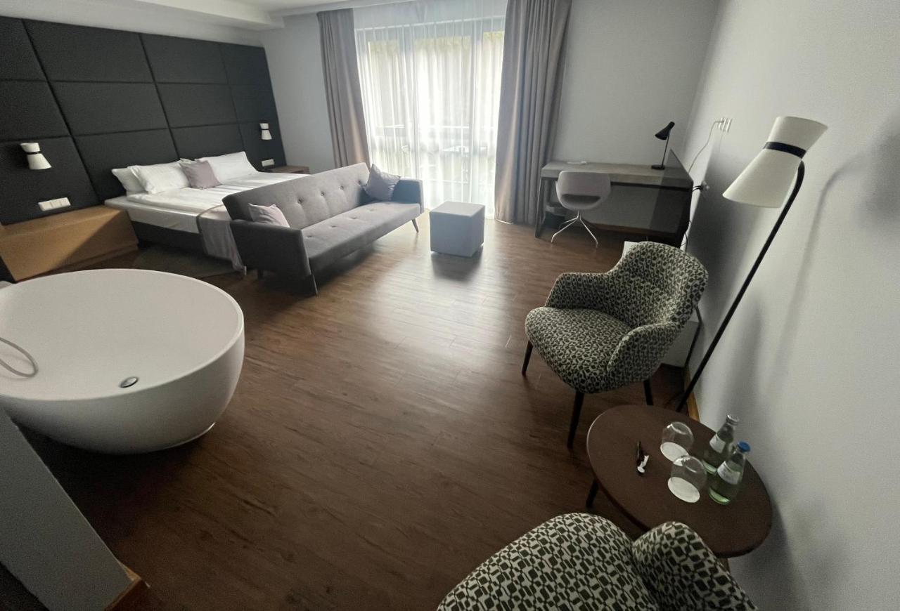 Hotel Am Markt วิปปาเฟิร์ท ภายนอก รูปภาพ
