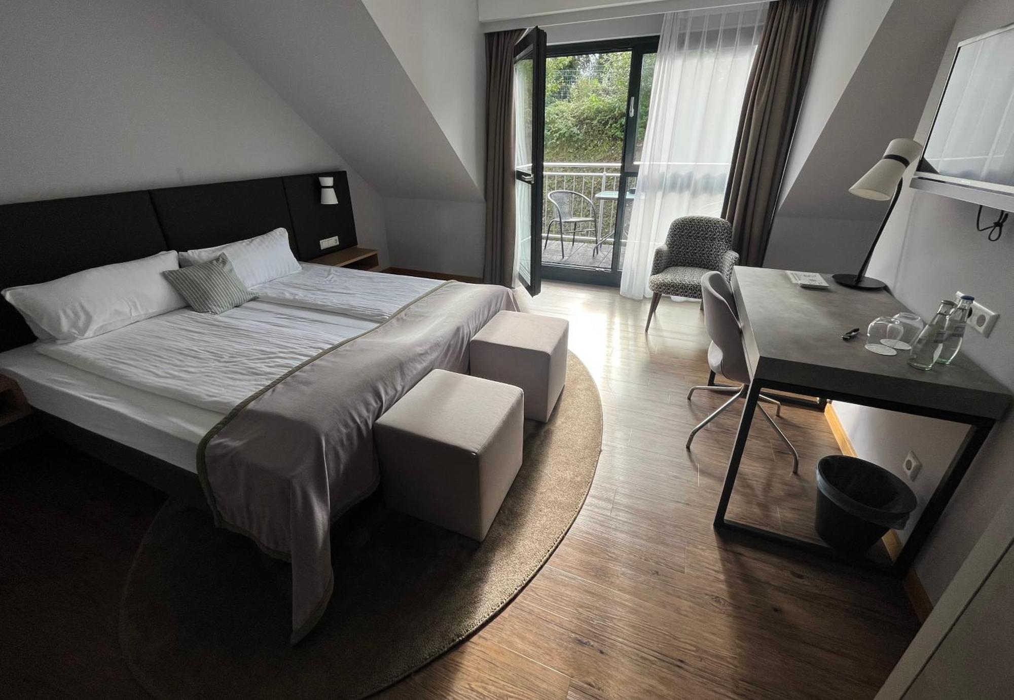 Hotel Am Markt วิปปาเฟิร์ท ภายนอก รูปภาพ