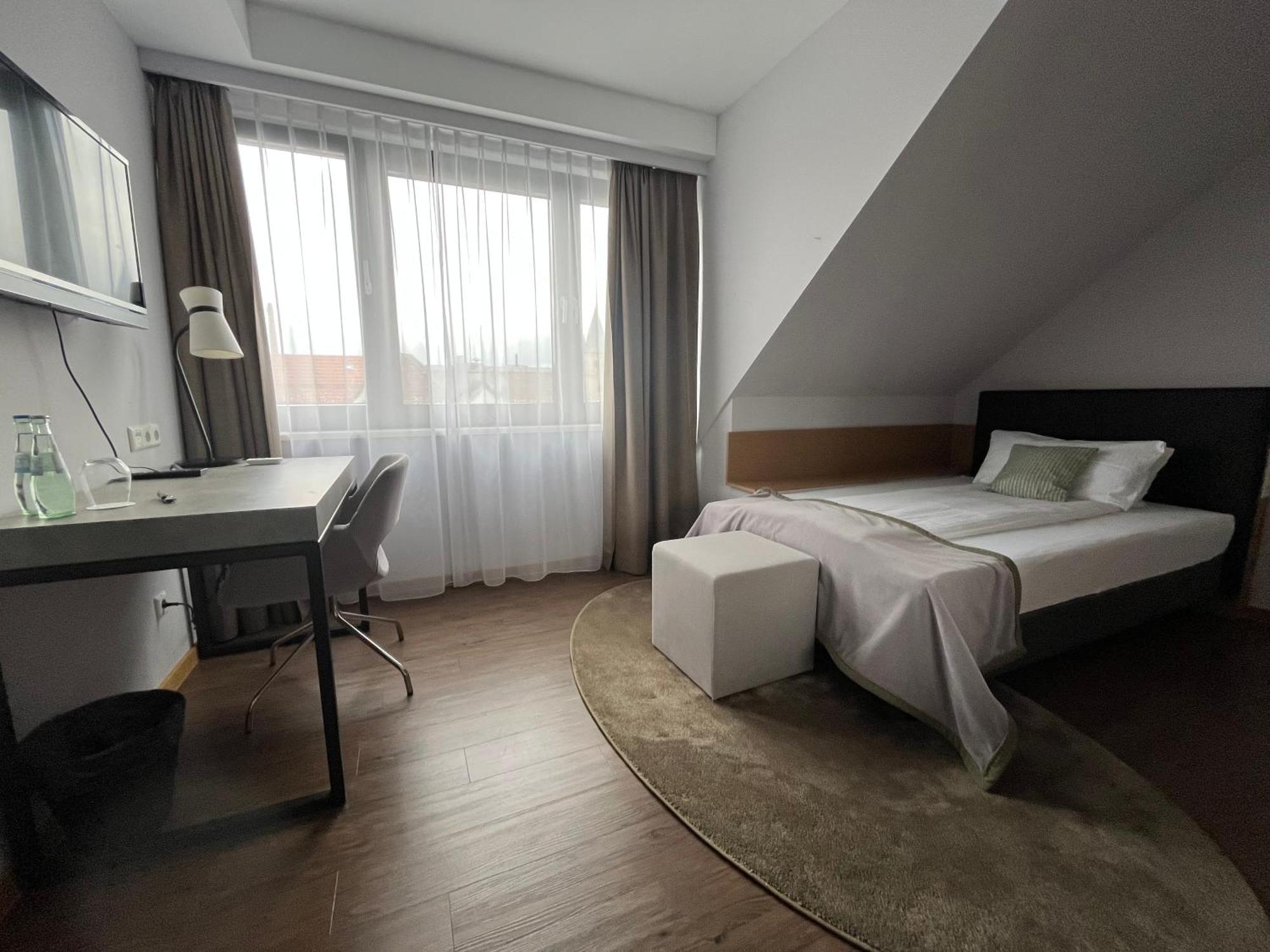 Hotel Am Markt วิปปาเฟิร์ท ภายนอก รูปภาพ